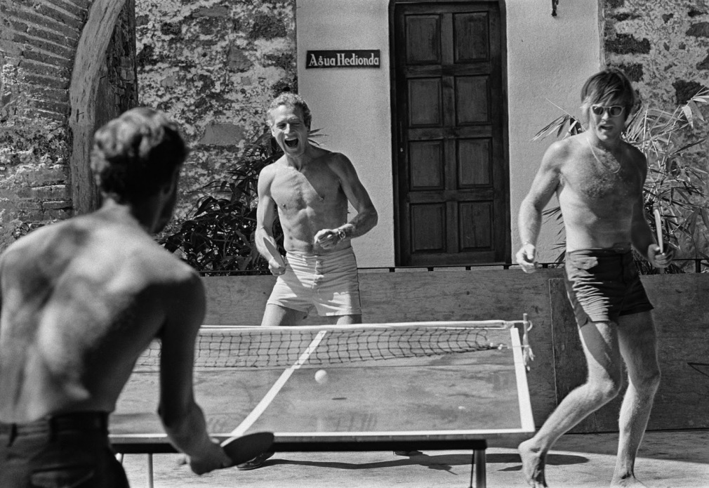 lawrence-schiller-paul-newman-and-robert-redford-playing-ping-pong-in-mexico-photographs-silver-print-zoom