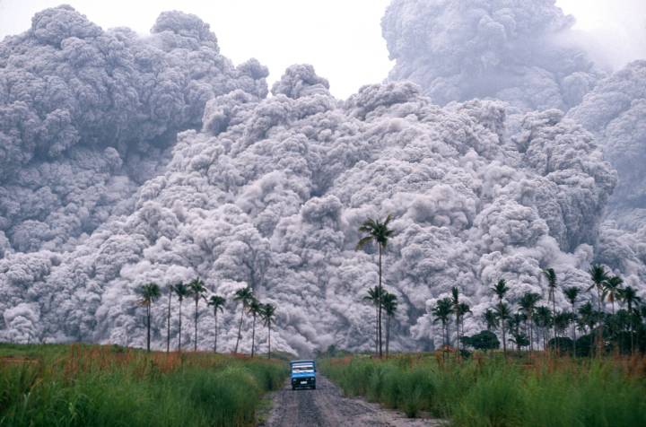 29. A pickup truck flees from the pyroclastic flows spewing from the Mt.Pinatubo volcano in the Philippines, on June 17, 1991.