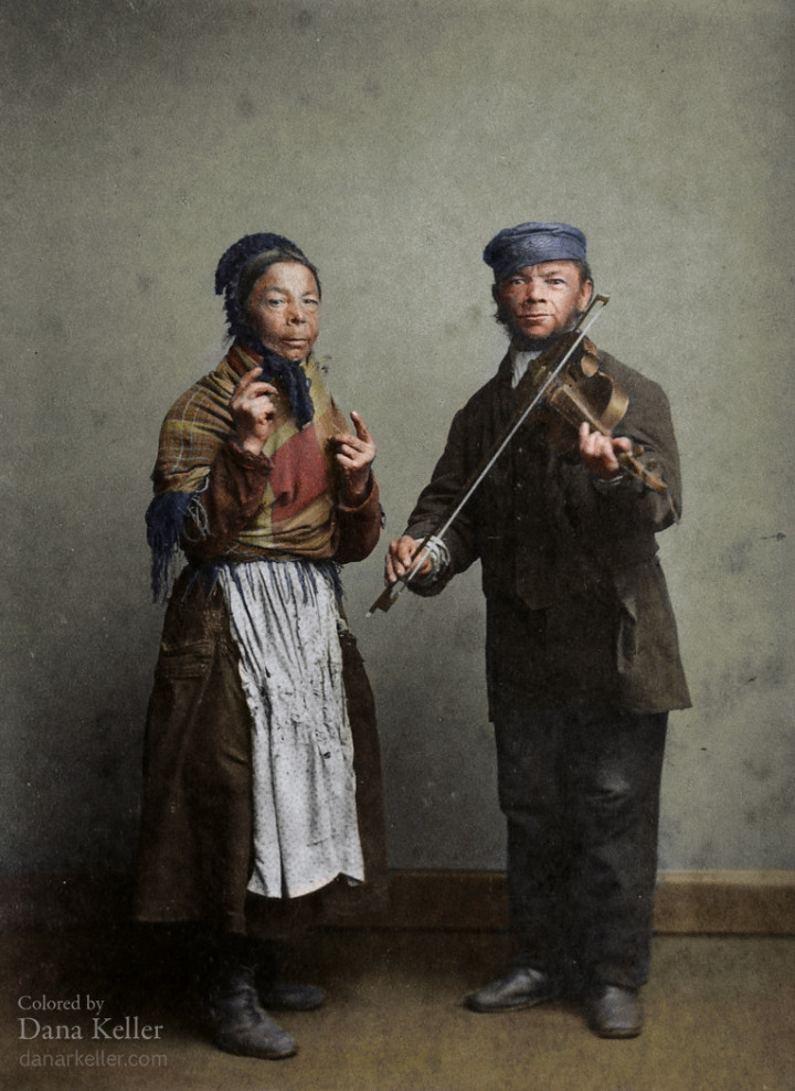 32. Street musicians of Amsterdam, Kaatje and Christiaan Britting, ca. 1885.