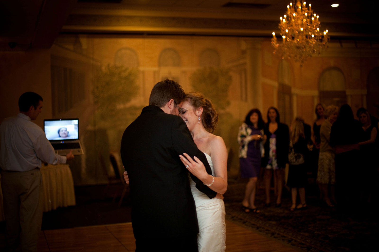 34. A terminally ill mother watched her daughters first dance over Skype