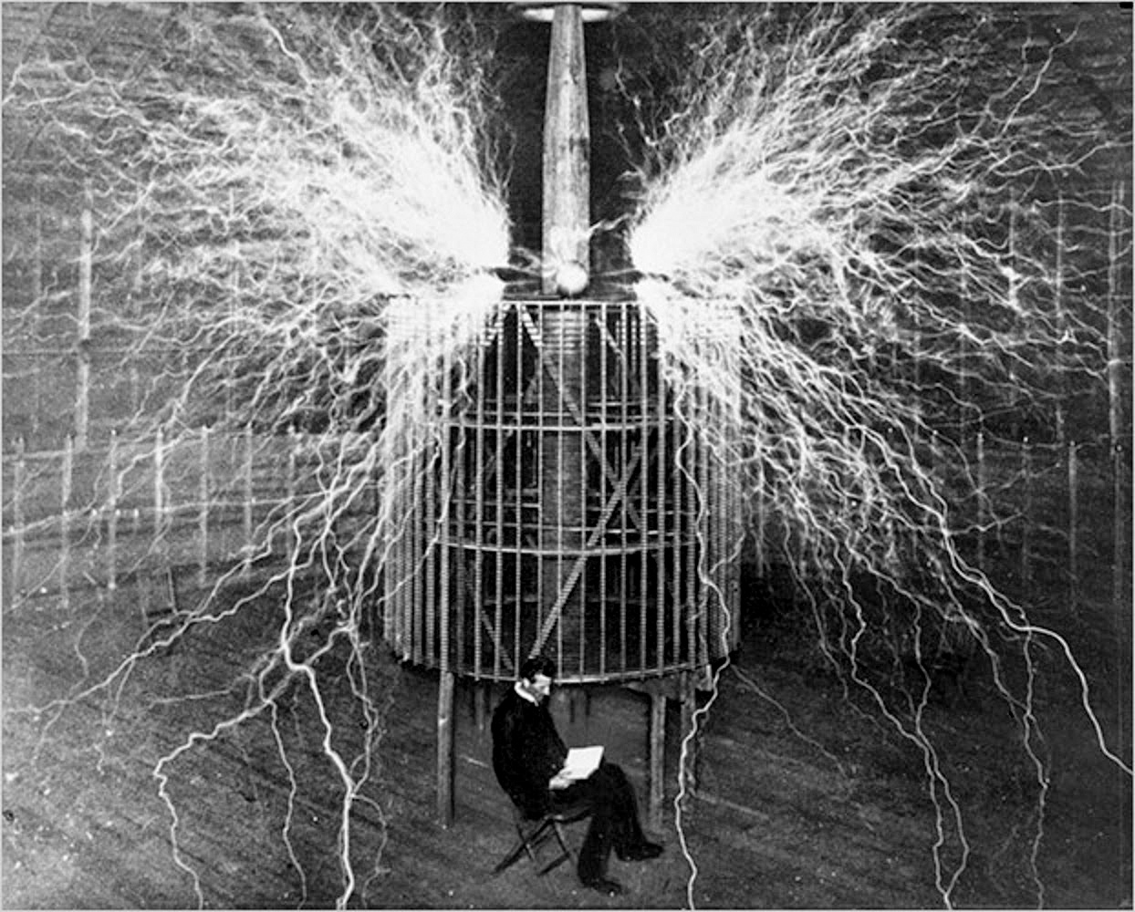 10. A multiple exposure picture of Tesla with his Magnifying transmitter2