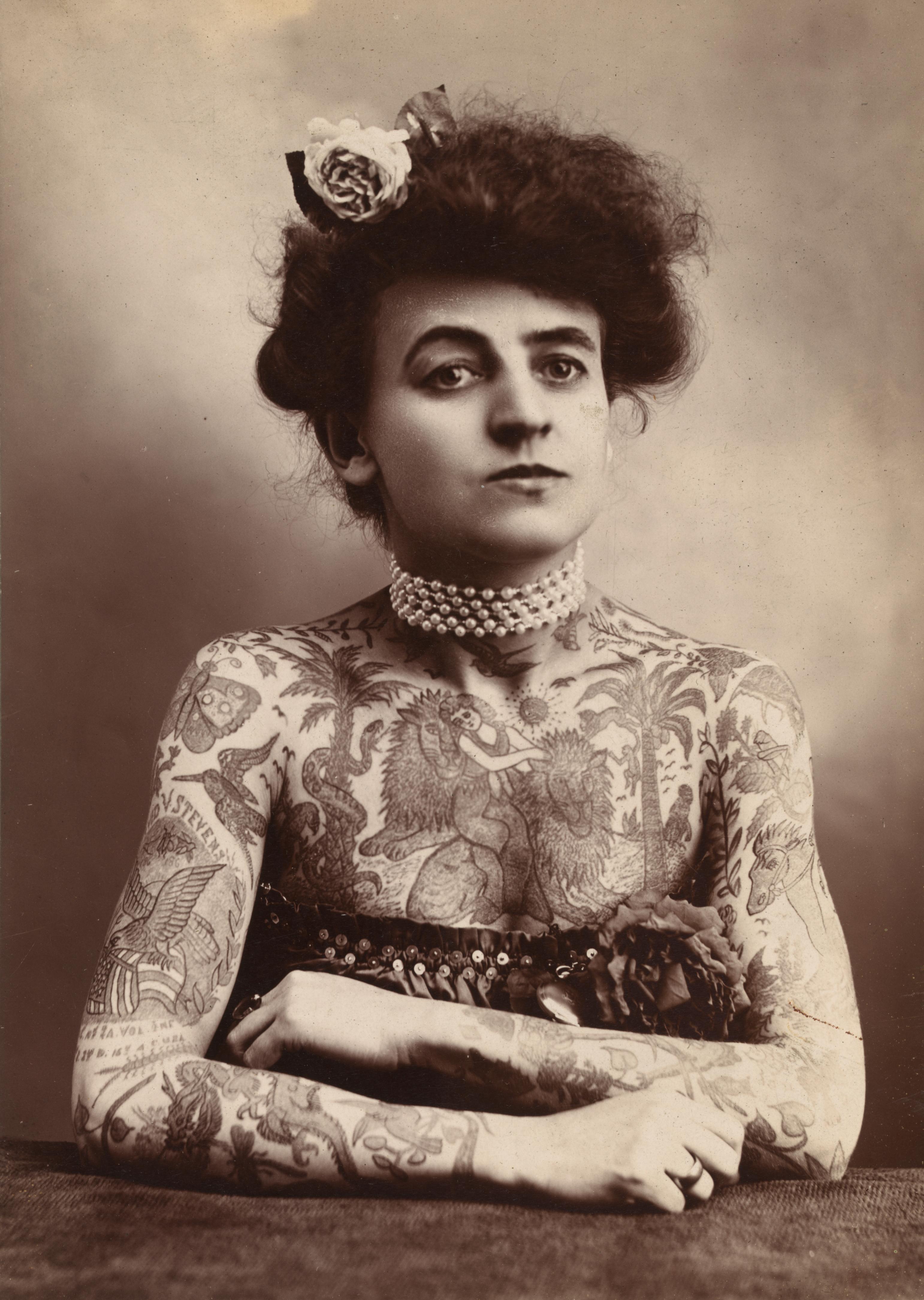 16. Maud Stevens Wagner - the first known female tattoo artist in the United States 1907